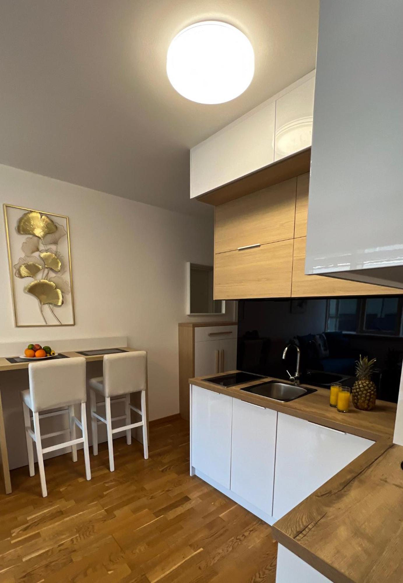 Four Views By The Sea Apartments بودفا المظهر الخارجي الصورة