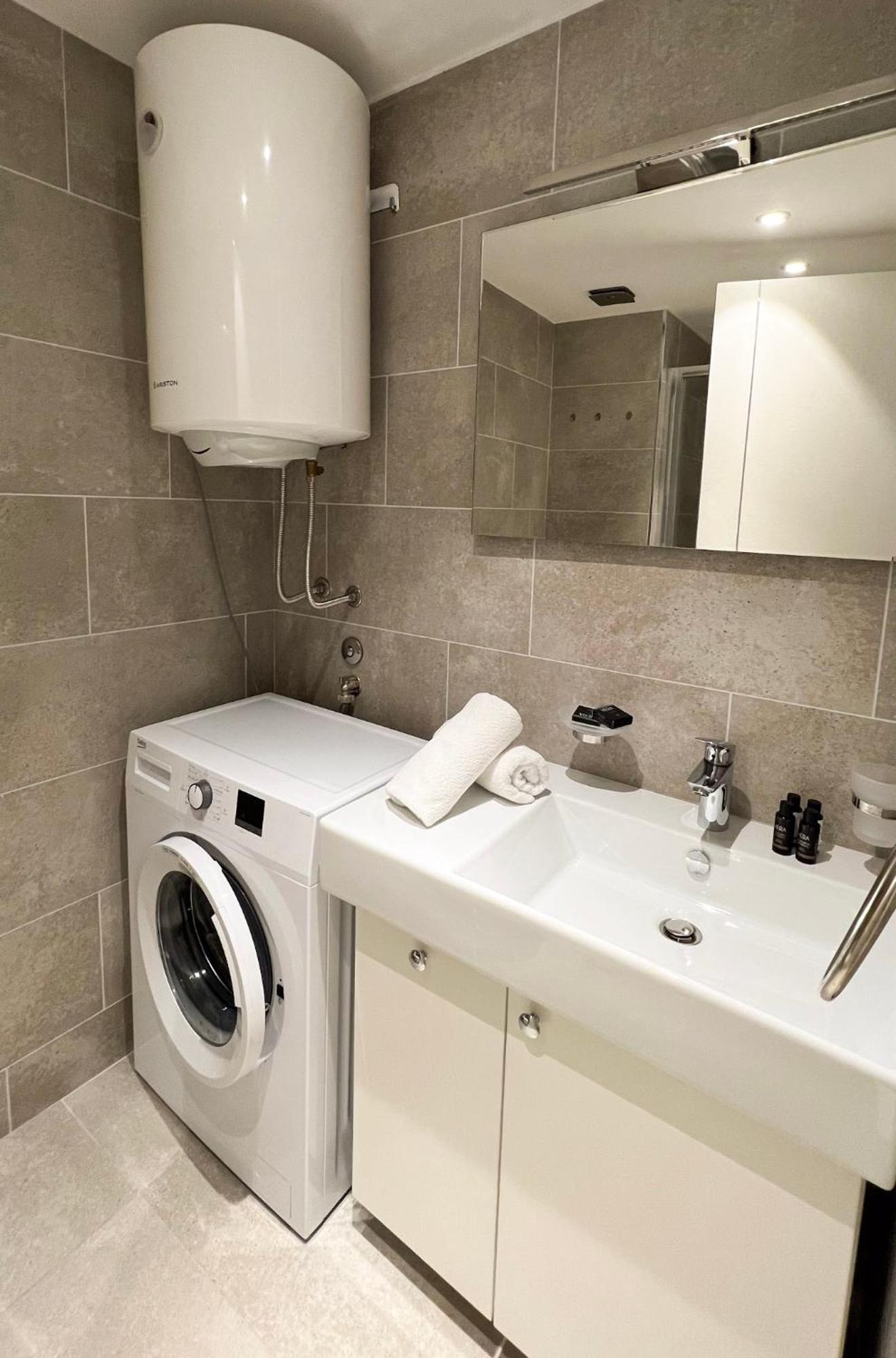 Four Views By The Sea Apartments بودفا المظهر الخارجي الصورة