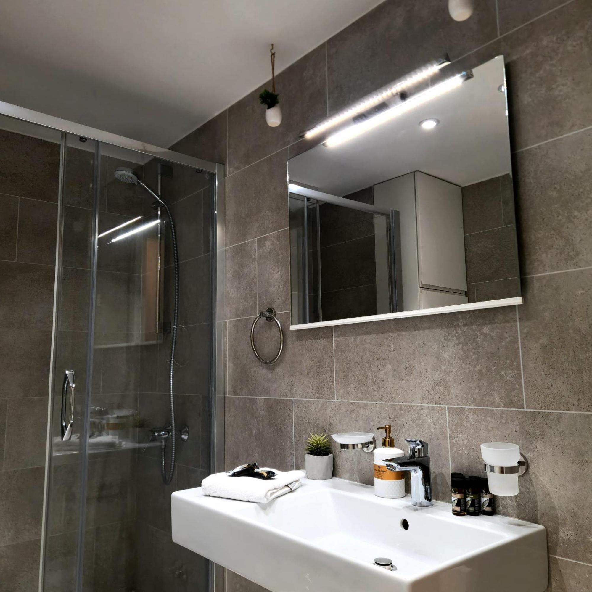Four Views By The Sea Apartments بودفا المظهر الخارجي الصورة